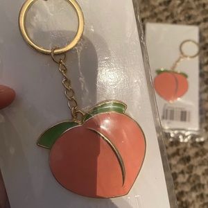 Peach Keychain (1)